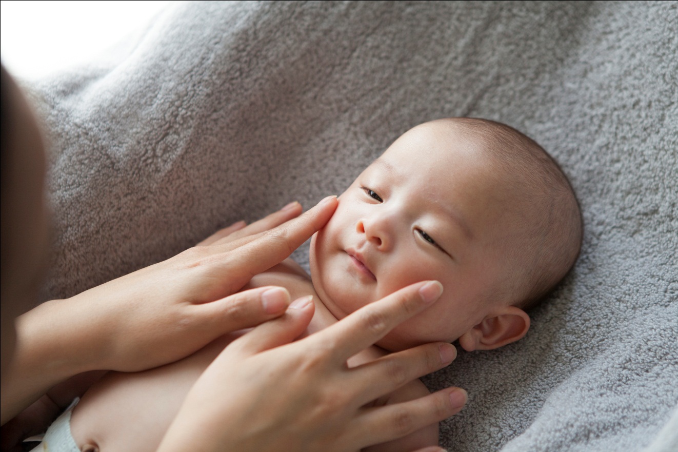 5 Cara Menjaga Kelembapan Kulit Bayi
