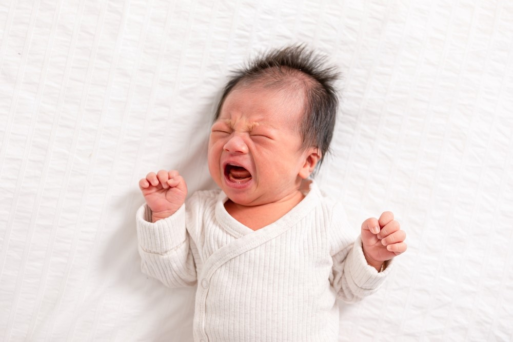Bolehkah Membiarkan Bayi Menangis agar Tak Manja?