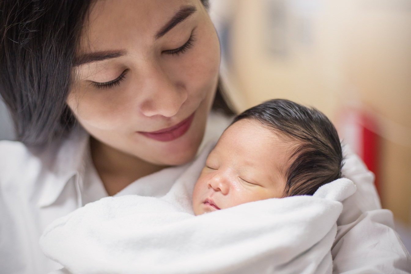 Punya Newborn saat Pandemi? Ini Tips Perawatan Bayi Baru Lahir untuk Ibu