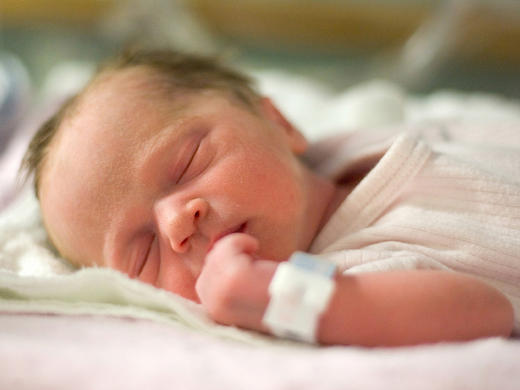 6 Gejala Fisik Tak Biasa pada Bayi Baru Lahir