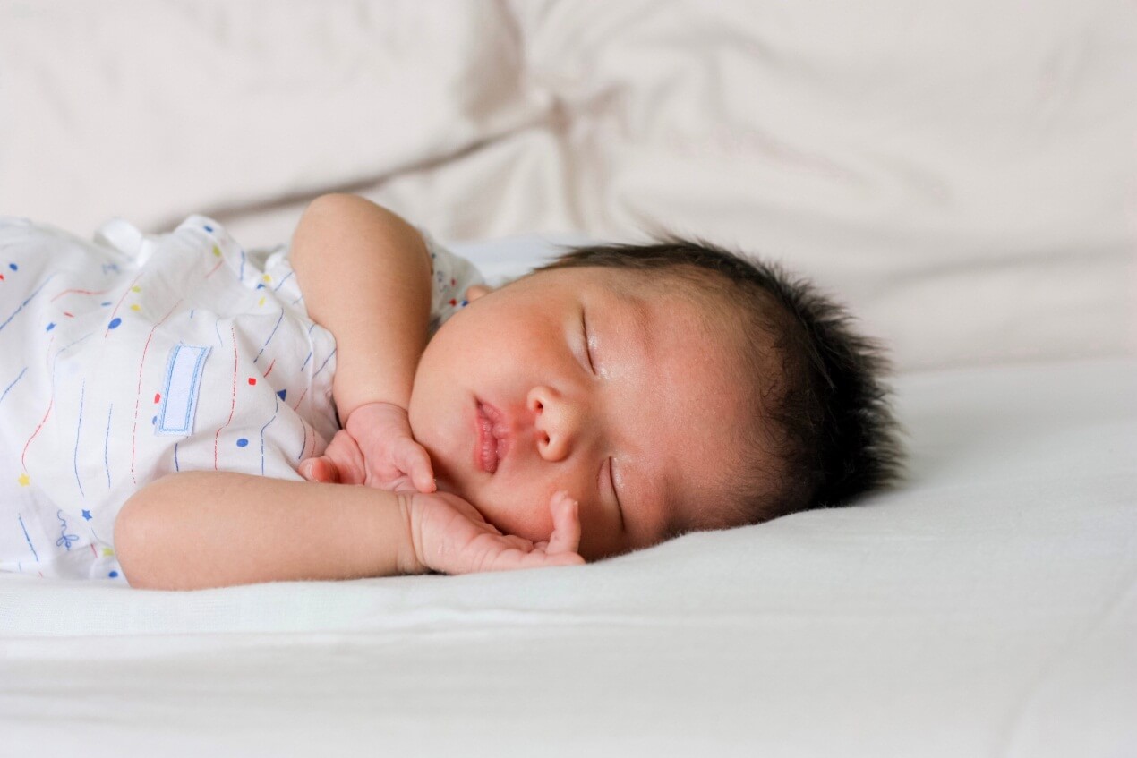 5 Cara Alami Menghangatkan Tubuh Bayi di Malam Hari
