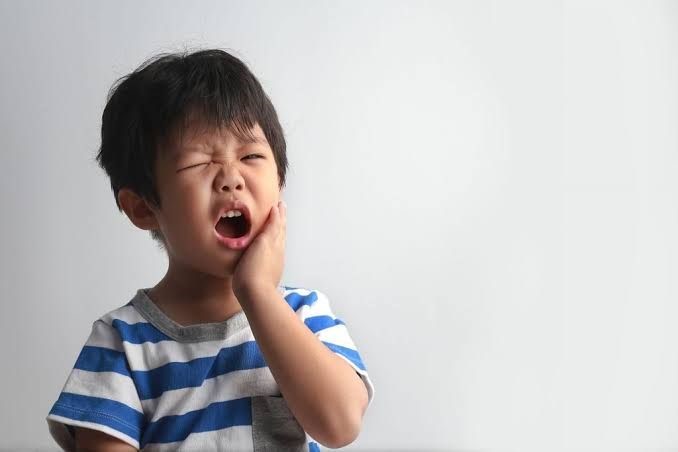 Mengenal Penyebab Gigi Berlubang pada Anak dan Cara Mengatasinya!