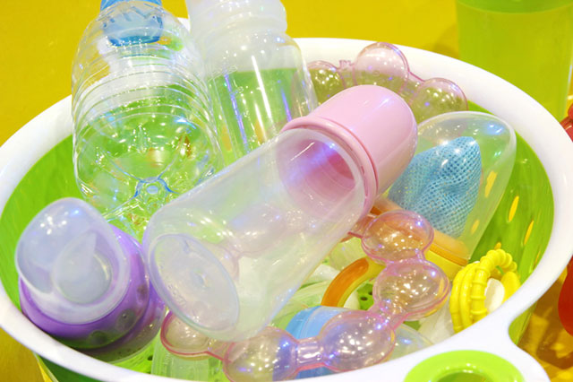 Cara Sterilkan Perlengkapan Makan dan Minum Bayi