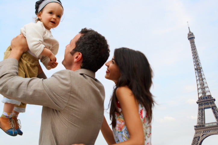 Tips penting saat bepergian bersama bayi